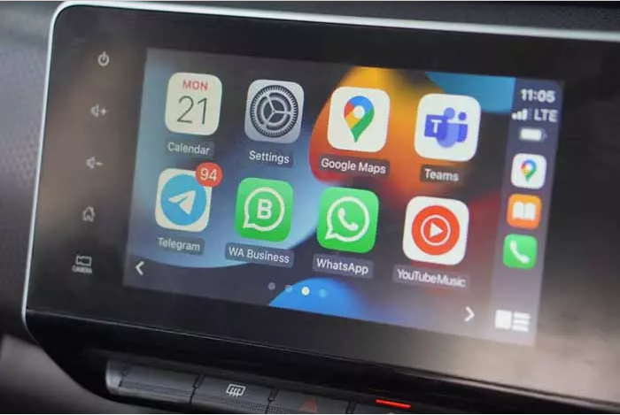 CarPlay or Android Auto: Which Has Better Messaging System?